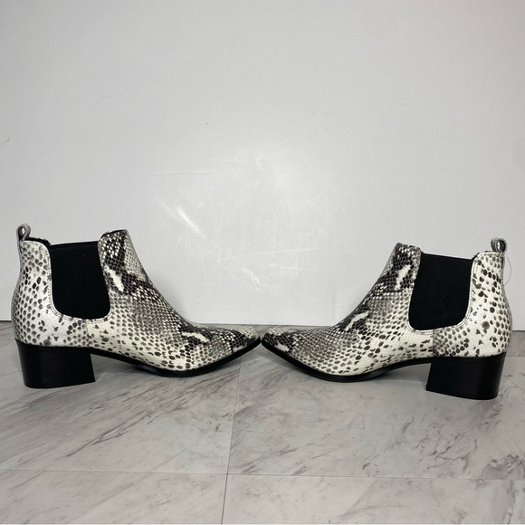 New! Blondo Emelia Chelsea Bootie 8M - Picture 5 of 13